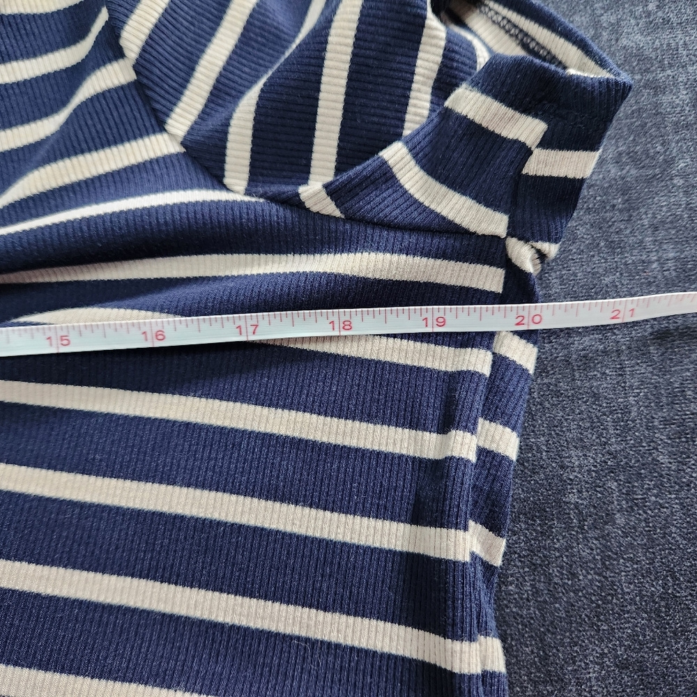 NWOT Torrid Navy and Taupe Ribbed Knit Twist Front Short Sleeve Dress - Size 2 - Picture 5 of 6